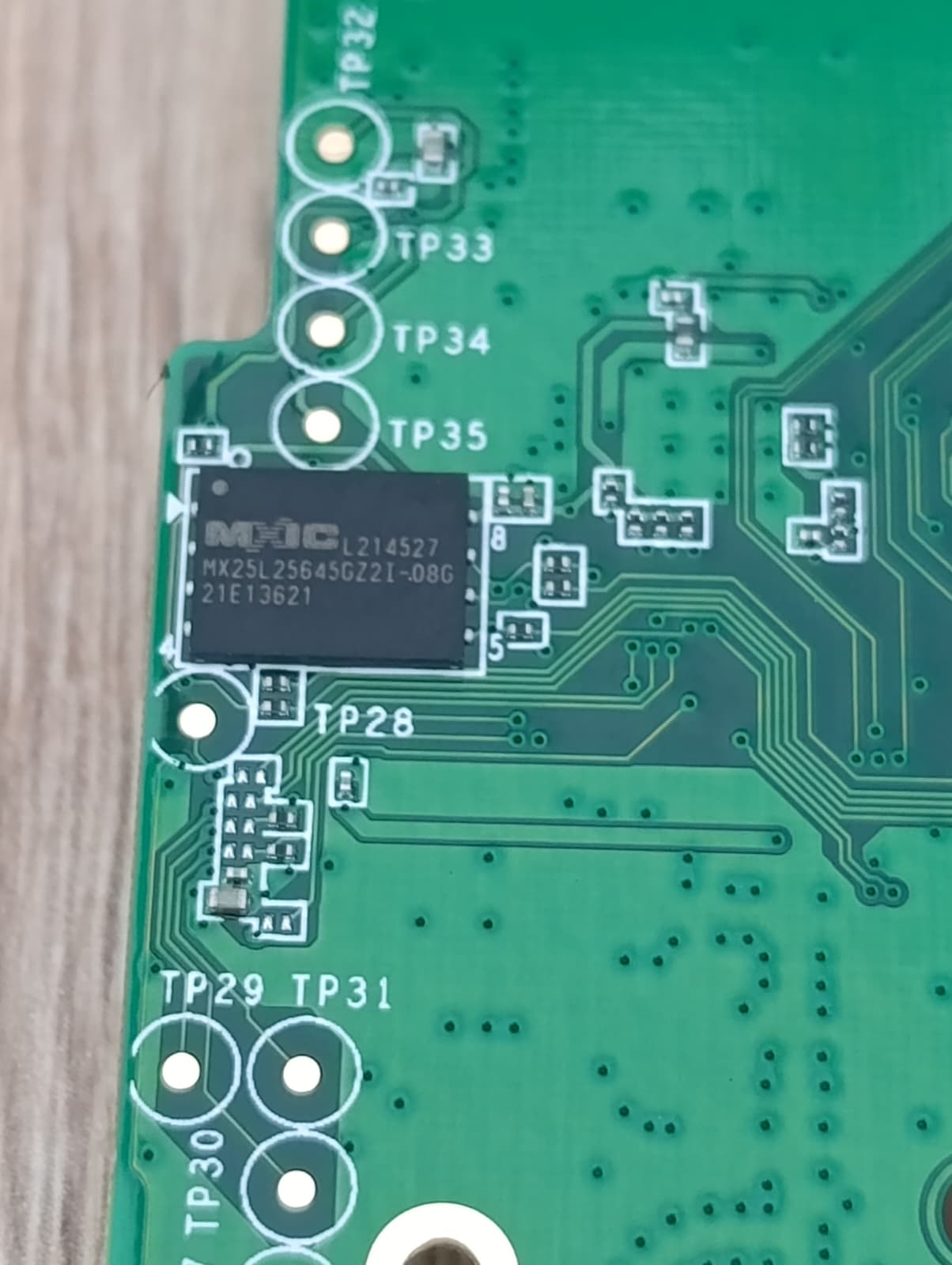 Macronix MX25L25645GZ2I-08G SPI NOR flash IC on the DS-KH6320-WTE1 mainboard, before desoldering